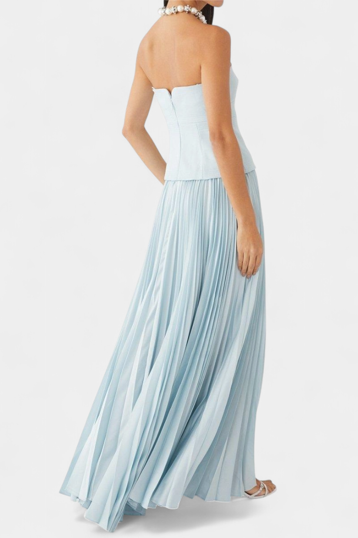 Clara Vestido Midi Plisado con Hombros Descubiertos.