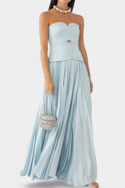 Clara Vestido Midi Plisado con Hombros Descubiertos.