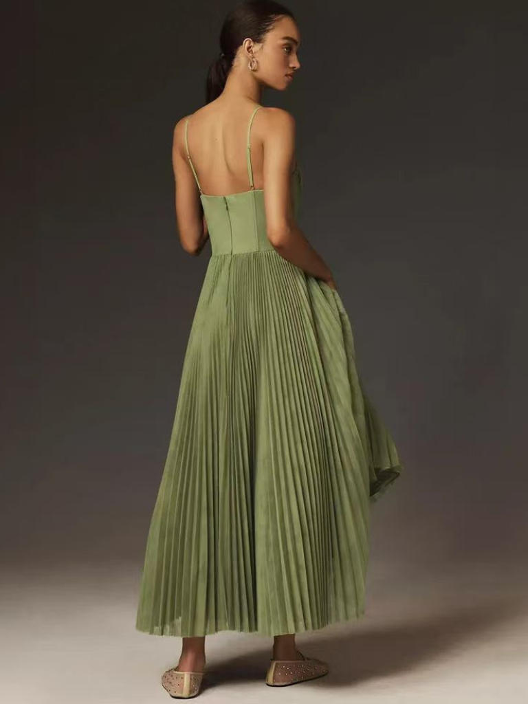 Selena - Elegancia atemporal con un toque moderno.