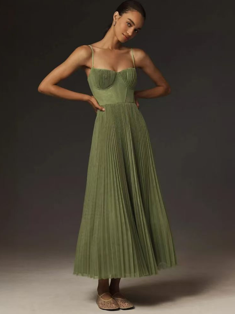 Selena - Elegancia atemporal con un toque moderno.