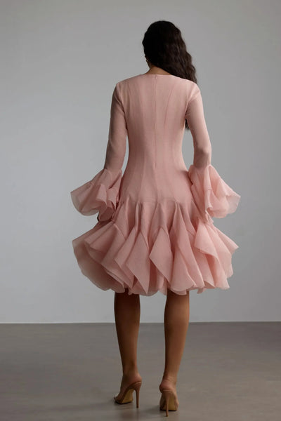 Gloria – Vestido midi acampanado de manga larga.