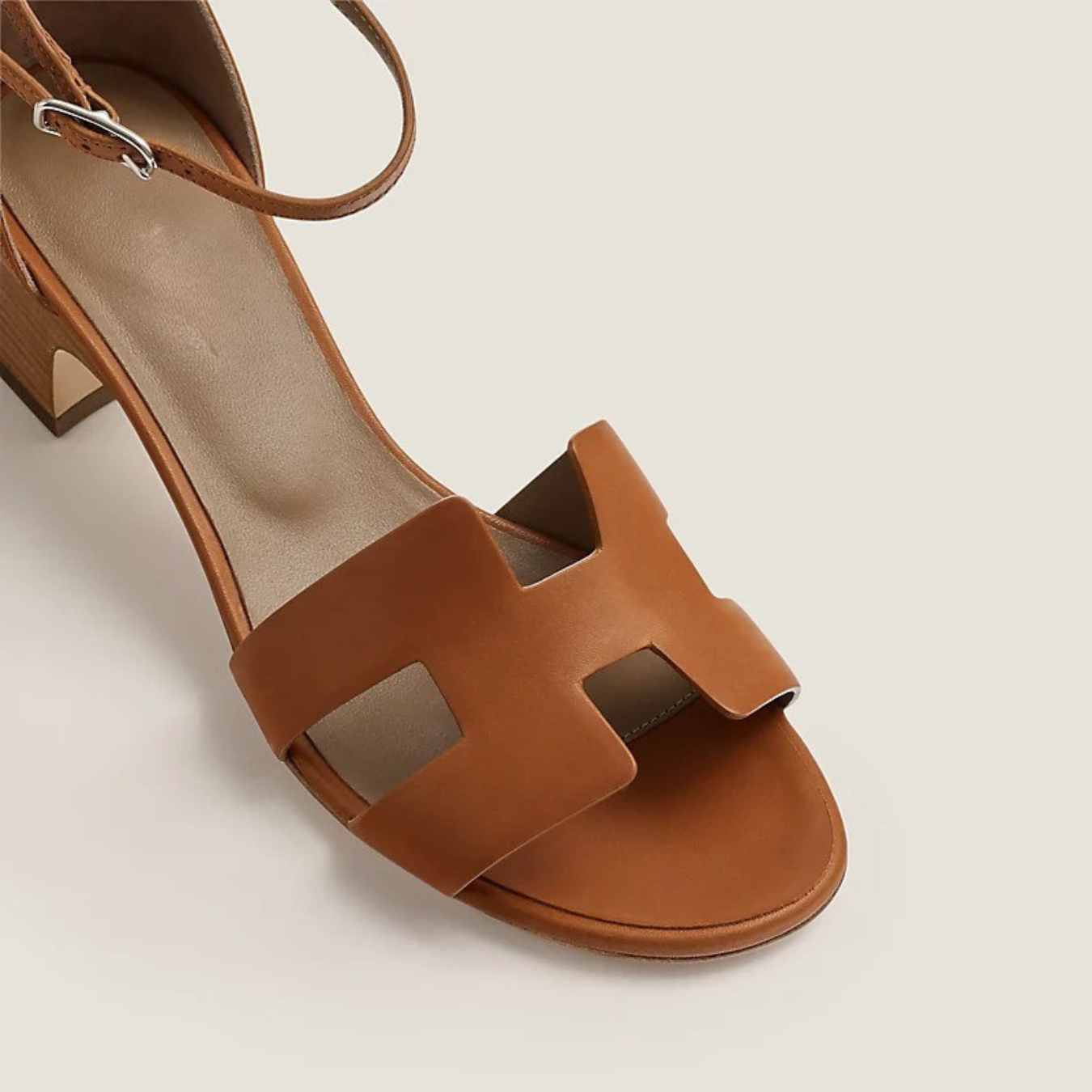 CHLOÉ | ELEGANTNÉ SANDÁLE
