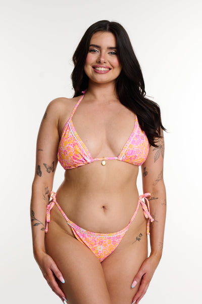 Bikini Suzanne.