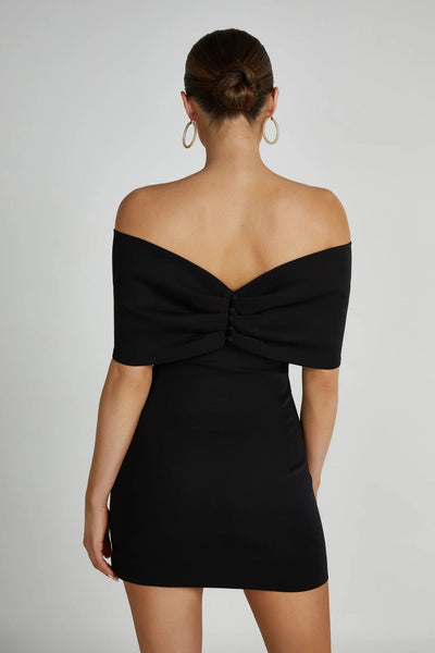 Vestido Amore Bow: Elegancia con hombros descubiertos.