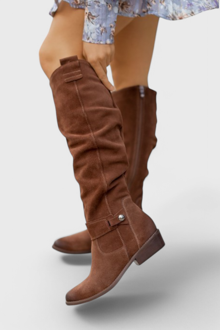 Celine Botas Altas de Estilo Retro.