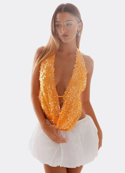 LUNA Top naranja con cuello vuelto.