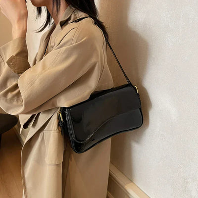 Saddie™ LEATHER BAG.