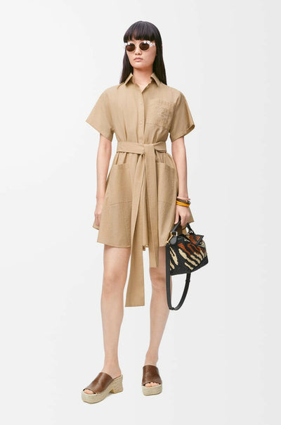 Lúcia Carmen Loew® - Vestido Curto Camisero de viscosa y lino Beige.