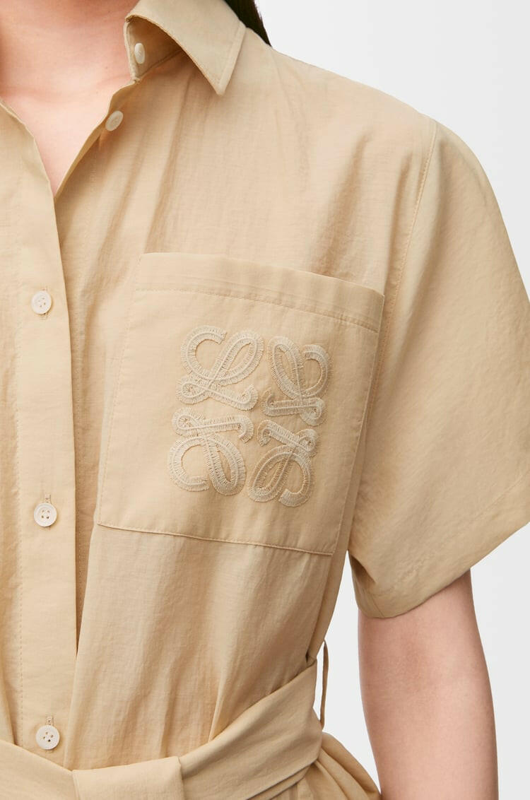 Lúcia Carmen Loew® - Vestido Curto Camisero de viscosa y lino Beige.