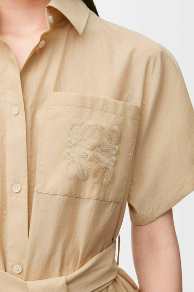 Lúcia Carmen Loew® - Vestido Curto Camisero de viscosa y lino Beige.