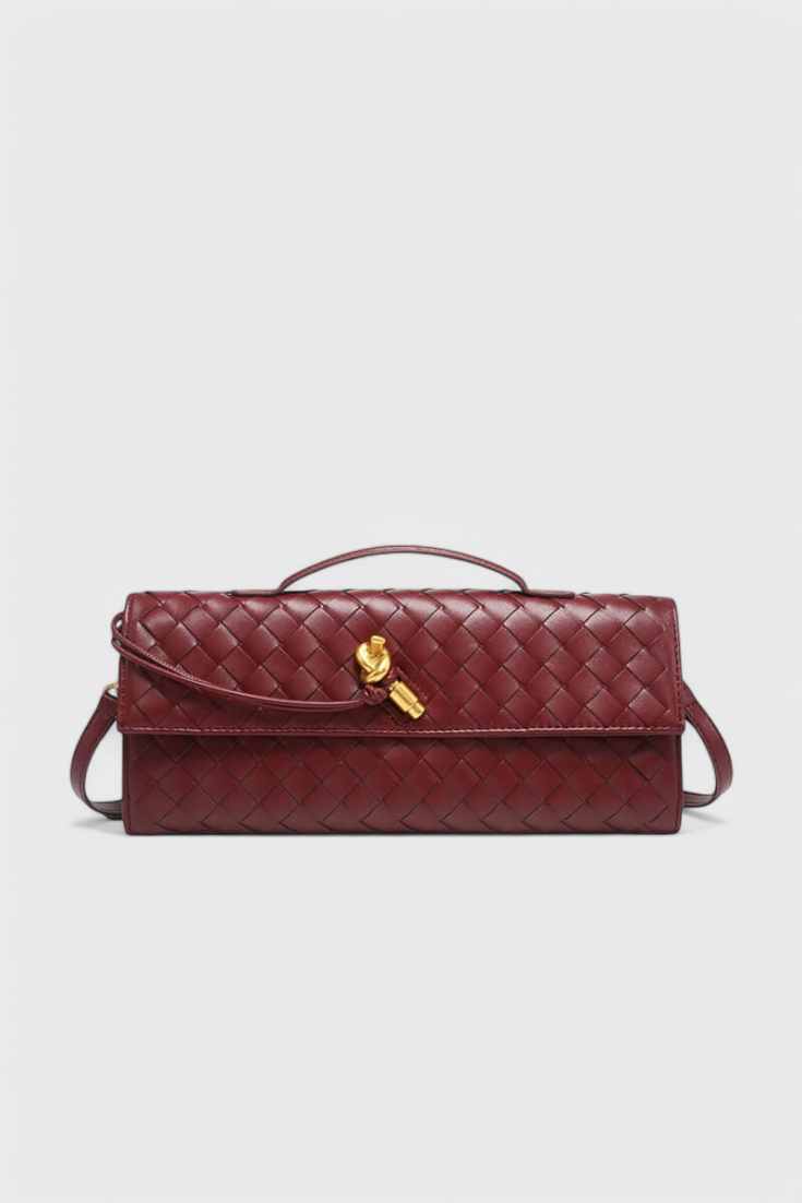 Melanie Clutch con Detalle de Nudo Dorado.