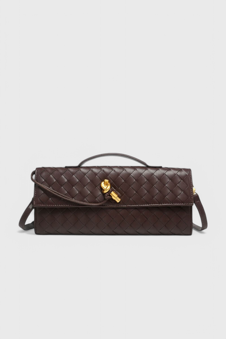 Melanie Clutch con Detalle de Nudo Dorado.
