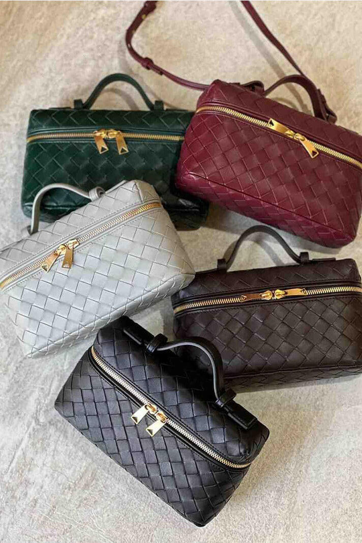 Milla Bolso Mini Woven con Accesorios Dorados.