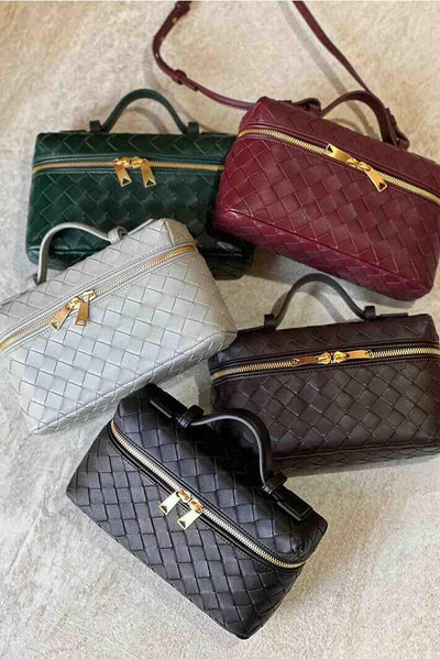 Milla Bolso Mini Woven con Accesorios Dorados.