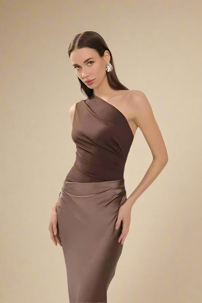 Ella - Elegante vestido largo plisado de un solo hombro.