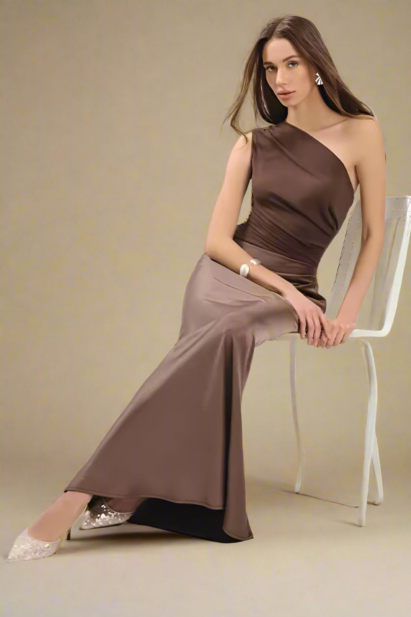 Ella - Elegante vestido largo plisado de un solo hombro.