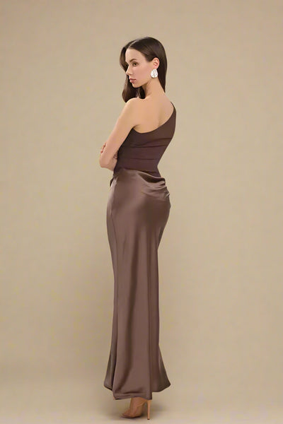 Ella - Elegante vestido largo plisado de un solo hombro.