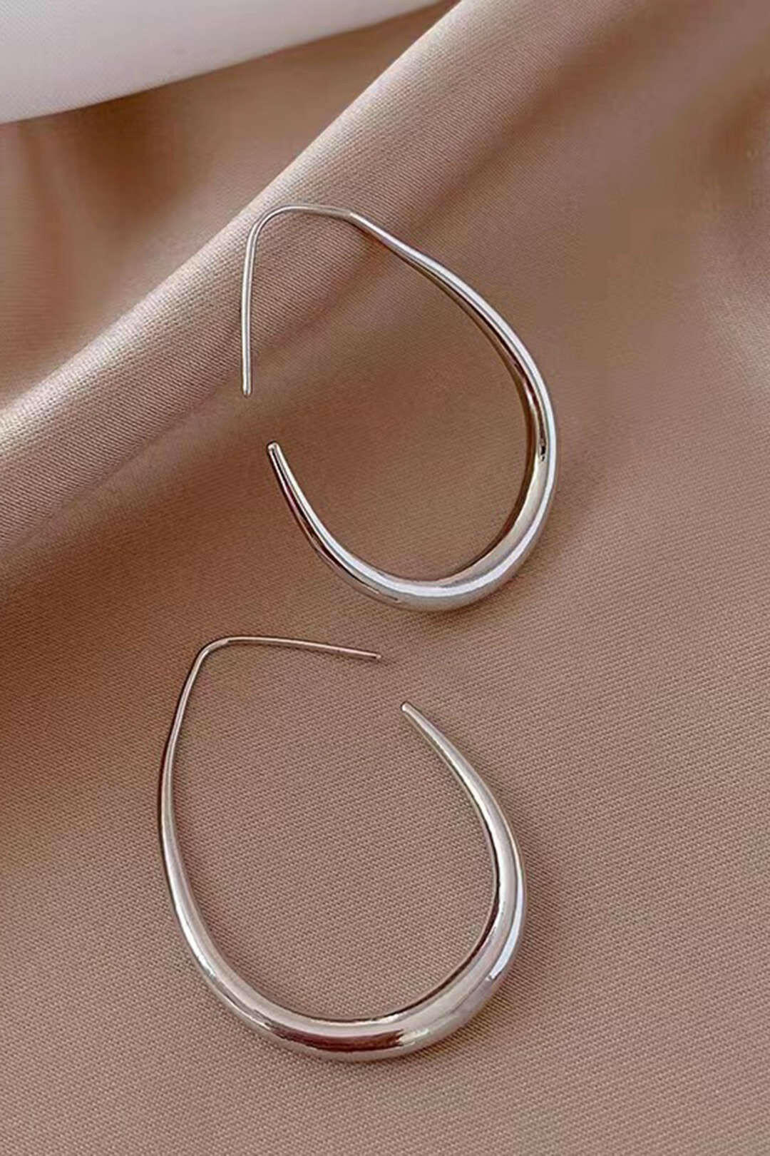 Pendientes Ovalados de Metal.