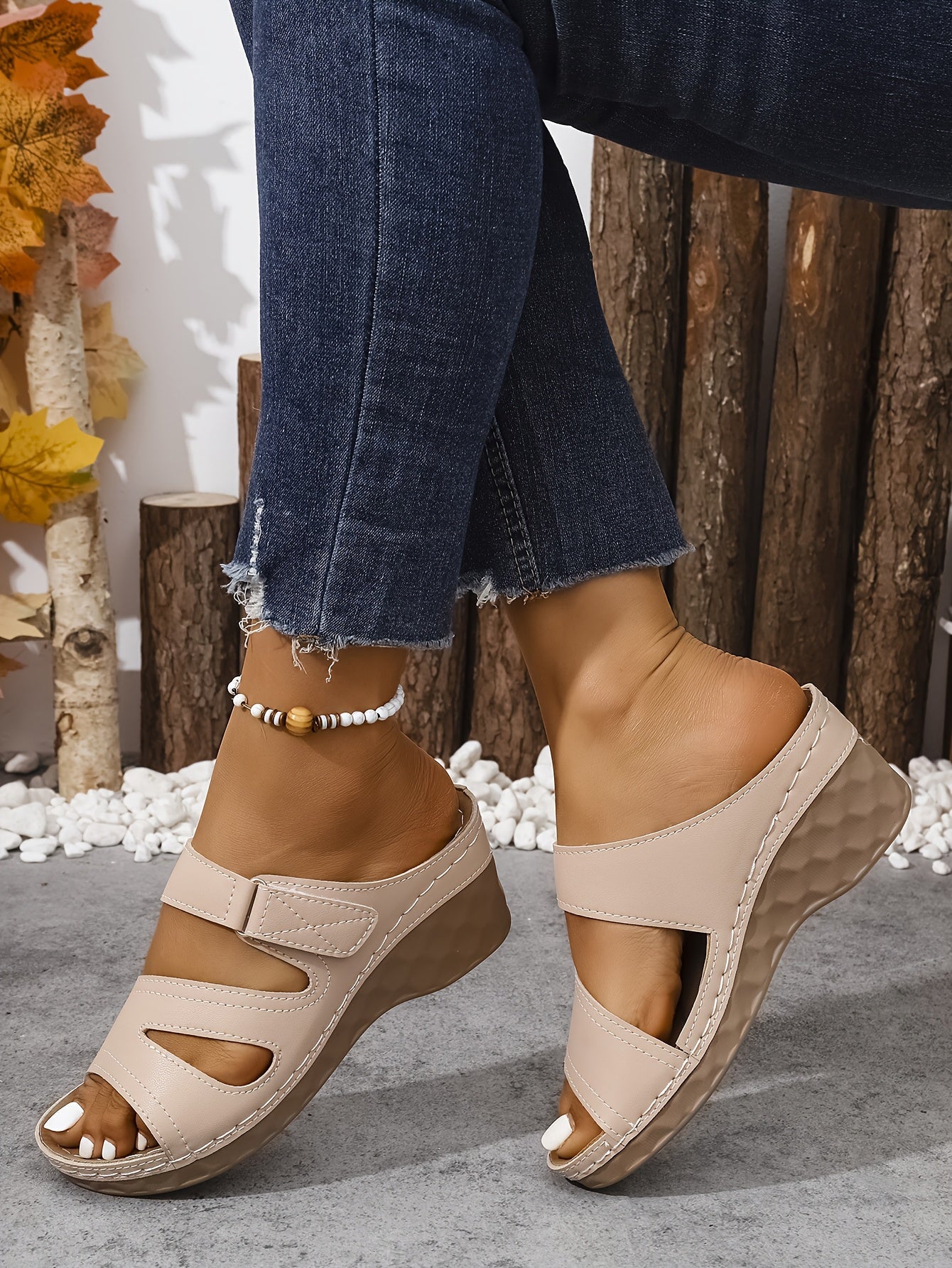 Rowella - Elegante sandalia de cuña con tira.
