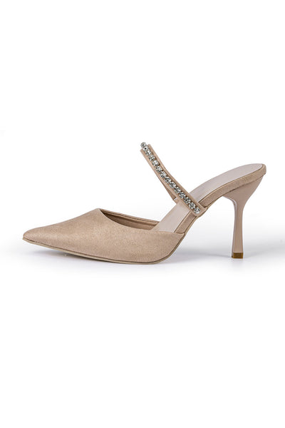 Sandalias de tacón alto con punta afilada adornadas con strass.