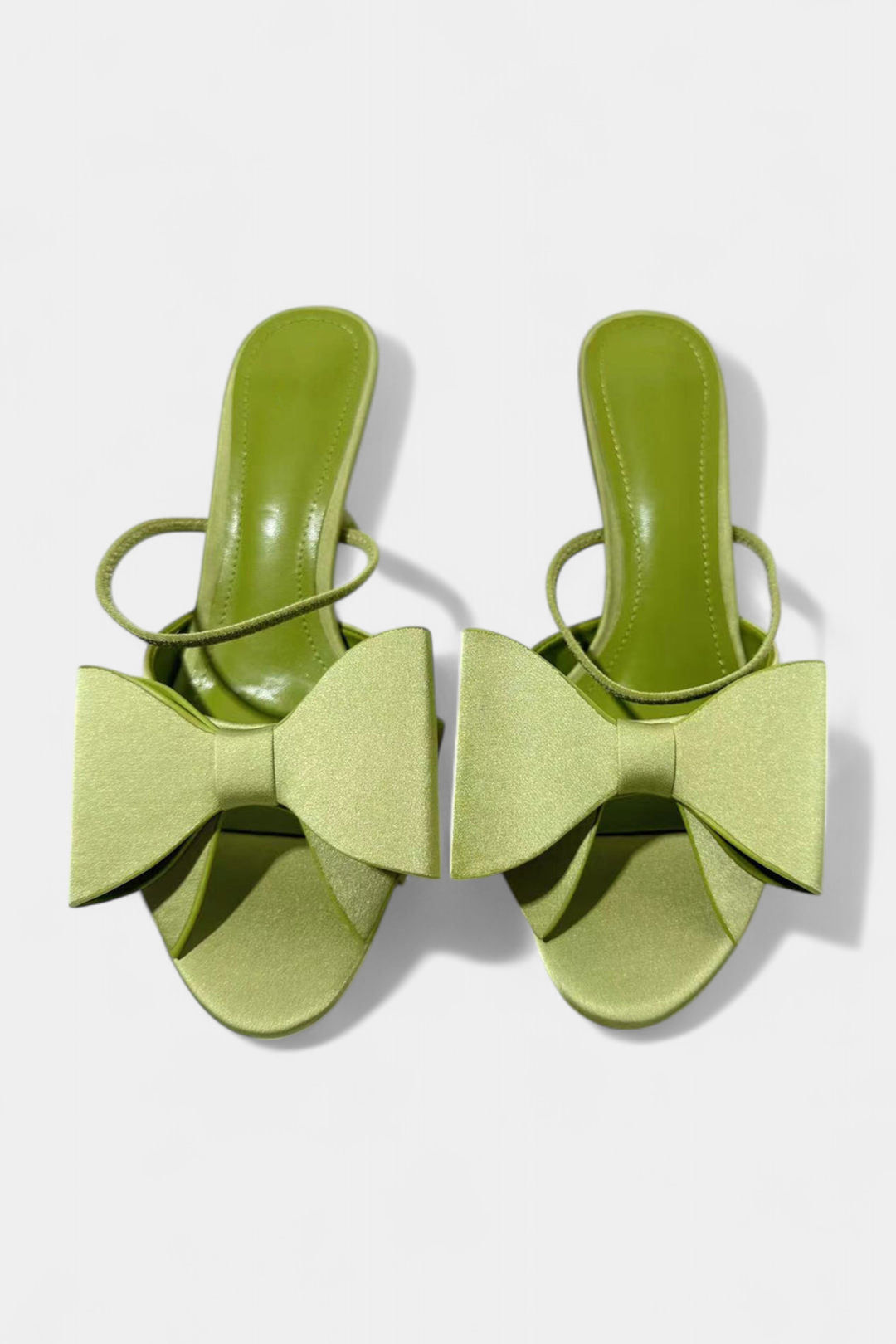 Tacones Puntiagudos de Cuero Sintético.