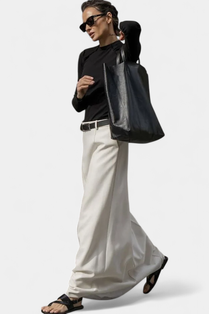 Ada Falda H-Line Lisa con Estilo Urbano Moderno.