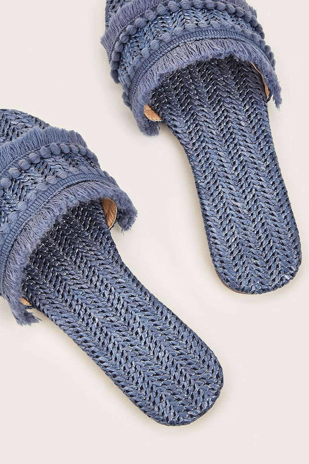 Zapatillas con Flecos.