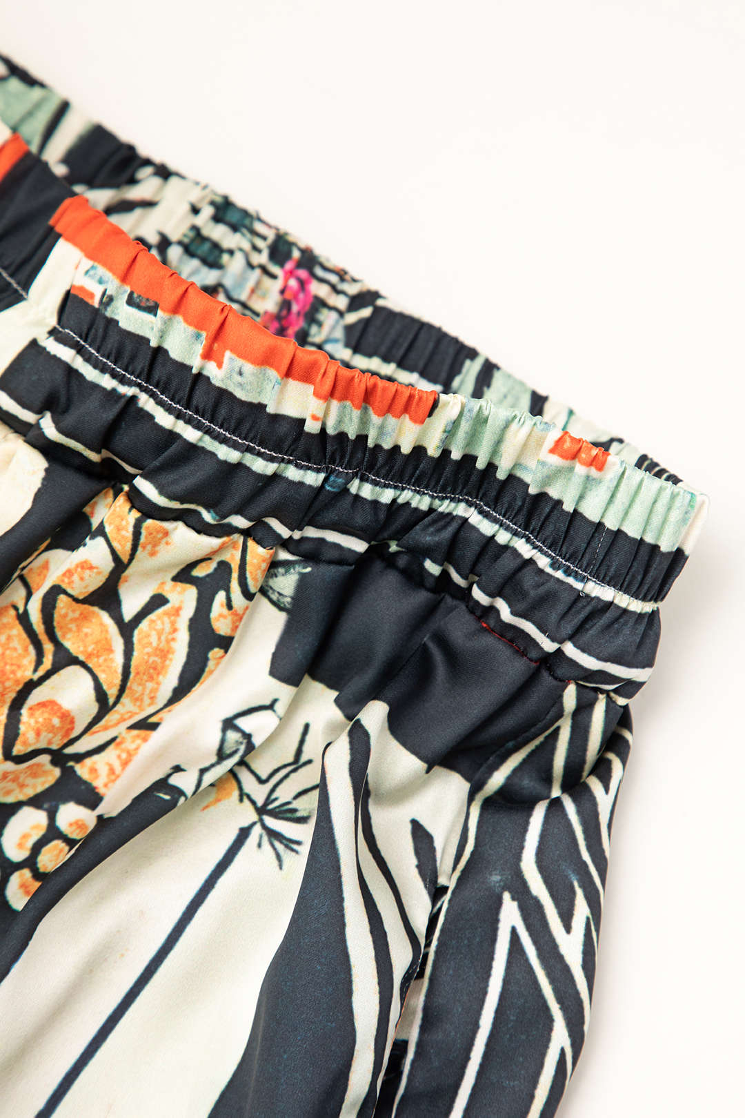 Arce Pantalones Rectos de Cintura Alta con Estampado Floral.