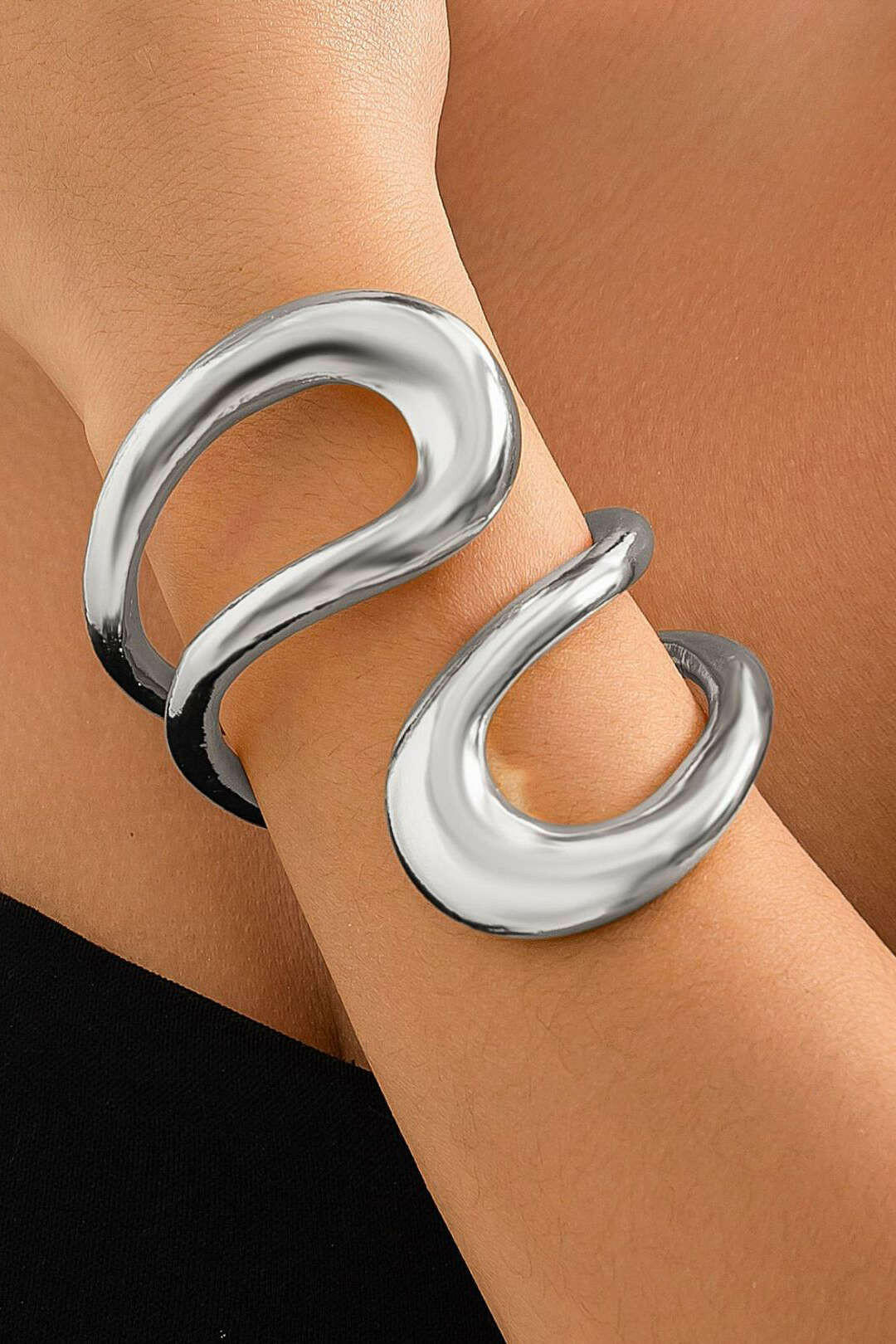 Pulsera Asimétrica Recortada.